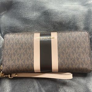 Michael Kors Jet Set Travel Continental